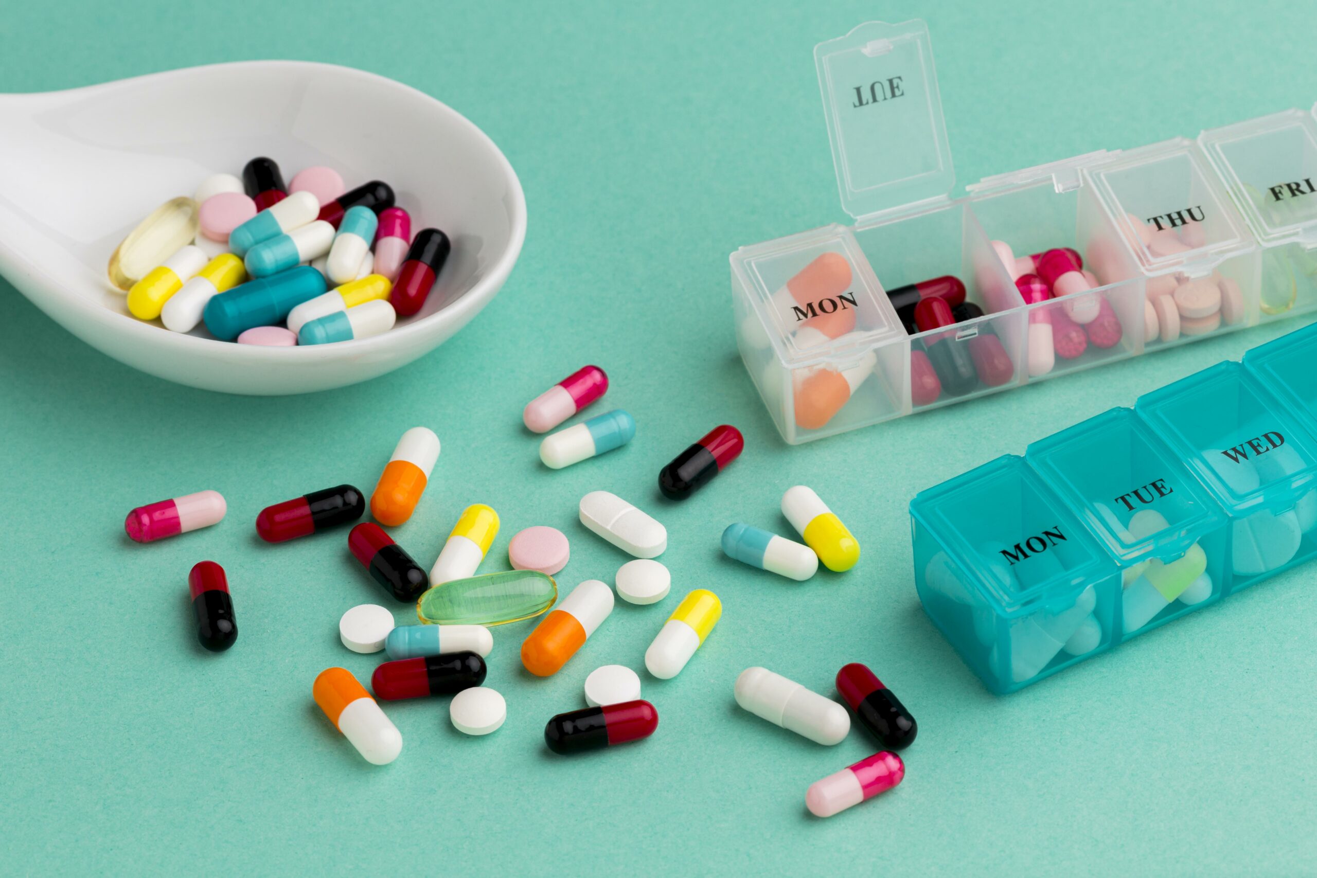 close-up-pills-treatment-scaled
